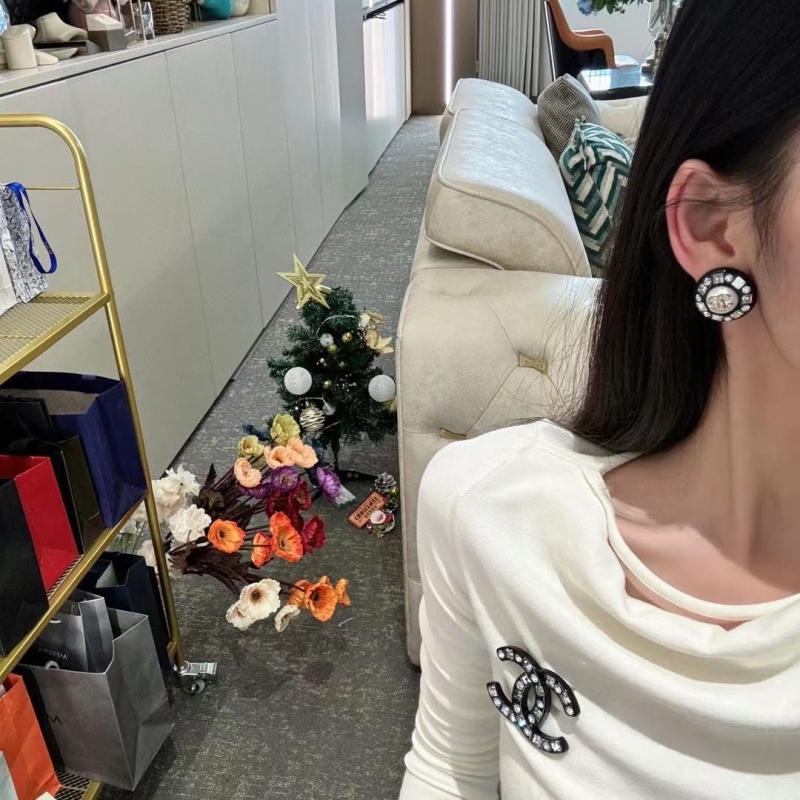 Ch**el earrings